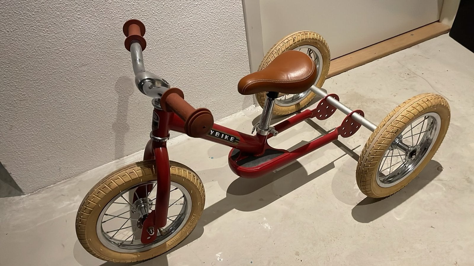 Trybuke  loopfiets rood - Zo goed als nieuw, Ophalen, Zo goed als nieuw, Verstelbare zitting