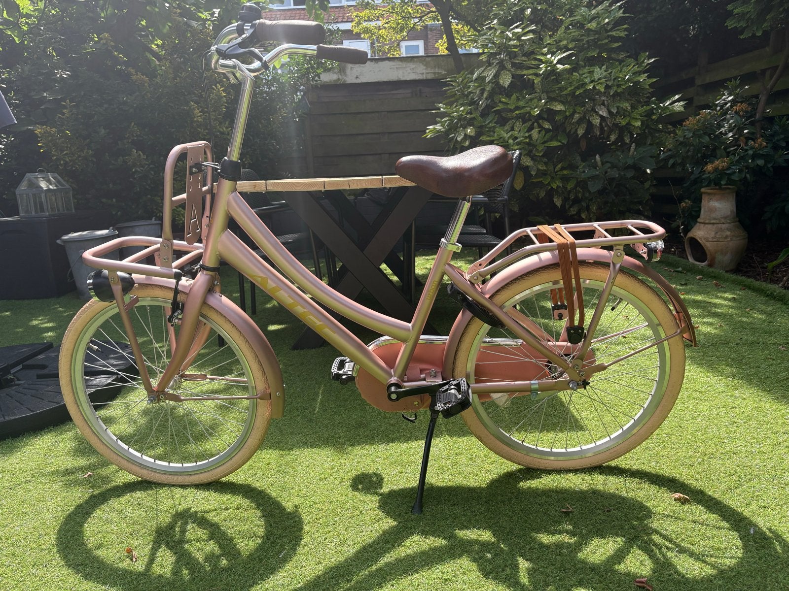 Roze Altec Urban kinderfiets 22 inch met terugtraprem, Ophalen, Zo goed als nieuw, Terugtraprem, 20 inch of meer