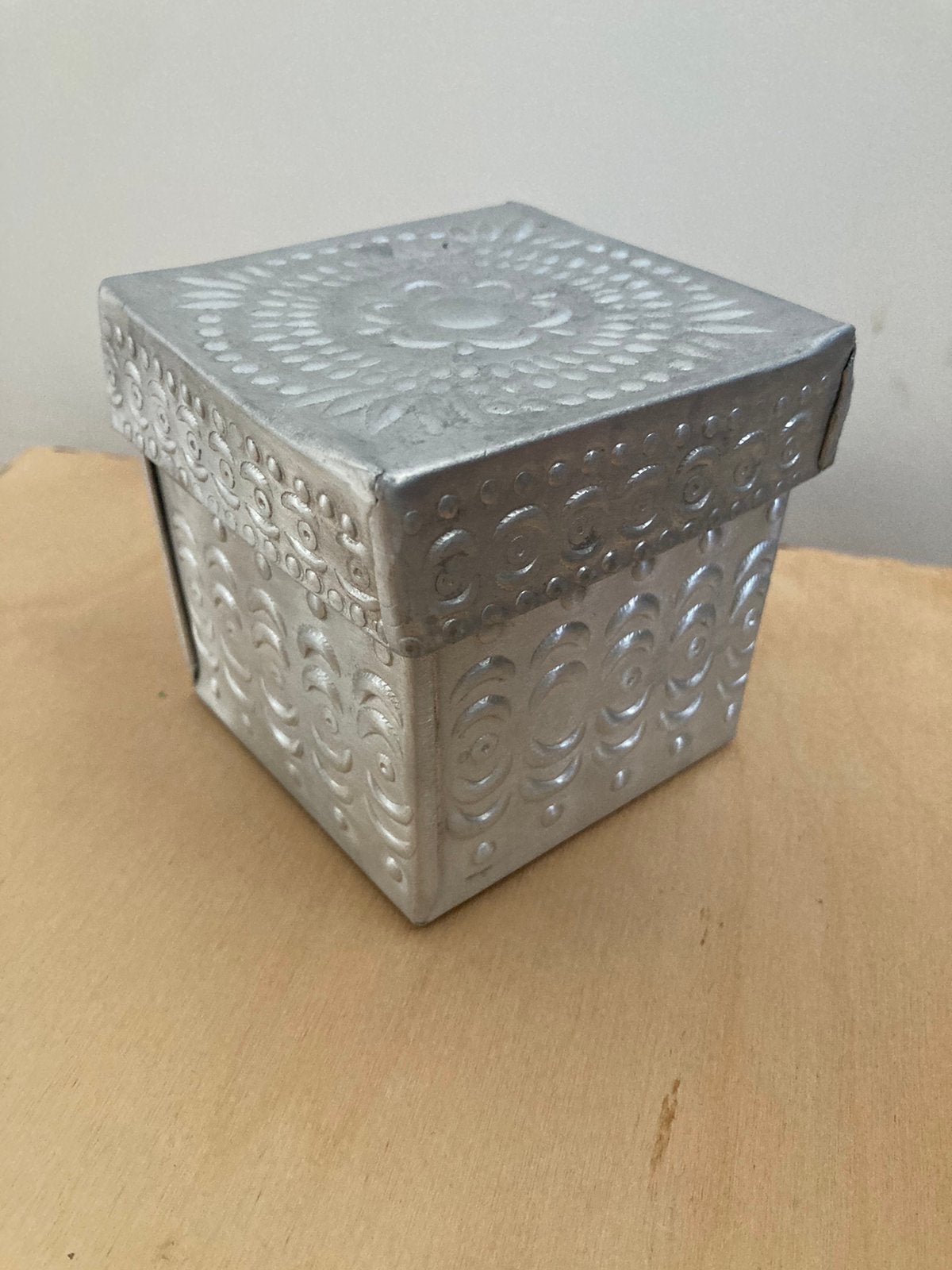 Klein doosje mooi bewerkt ‘embossed’ H&M home, Boho, Ophalen of Verzenden, Zo goed als nieuw, Metaal