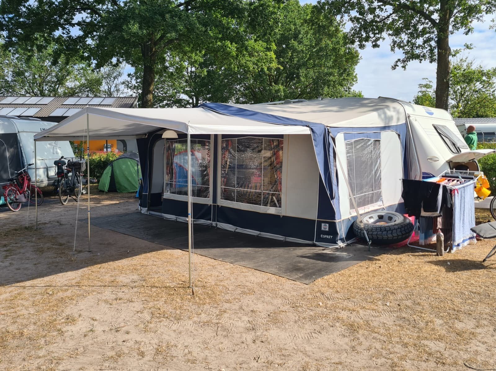 Caravan Hobby 495 Ufe (mover+luifel +voortent), Caravans en Kamperen, Rondzit, Hobby, Frans bed, Particulier