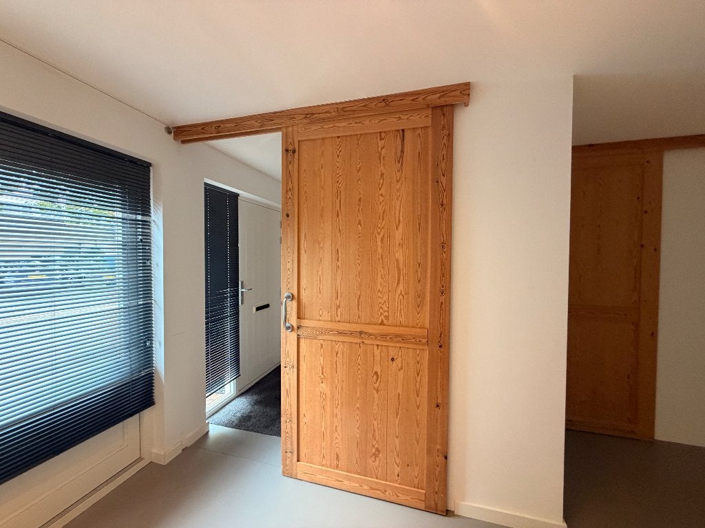 Robuuste houten schuifdeur 228x100x4 + railsysteem 195cm, Doe-het-zelf en Verbouw, Deuren en Horren, Ophalen, 80 tot 100 cm, Binnendeur