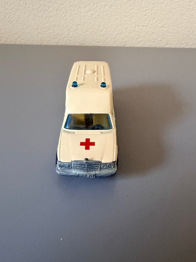 Siku 1613 Mercedes ambulance/ Krankenwagen vintage modelauto, Ophalen of Verzenden, Gebruikt, Auto, SIKU