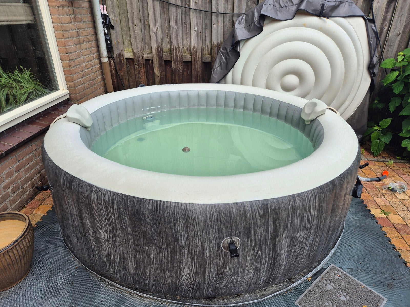 Intex Jacuzzi 6 persoons, Tuin en Terras, Bubbelbaden en Hottubs, Gebruikt, Opblaasbaar, Afdekzeil, Grondzeil, Filter, Pomp, Ophalen
