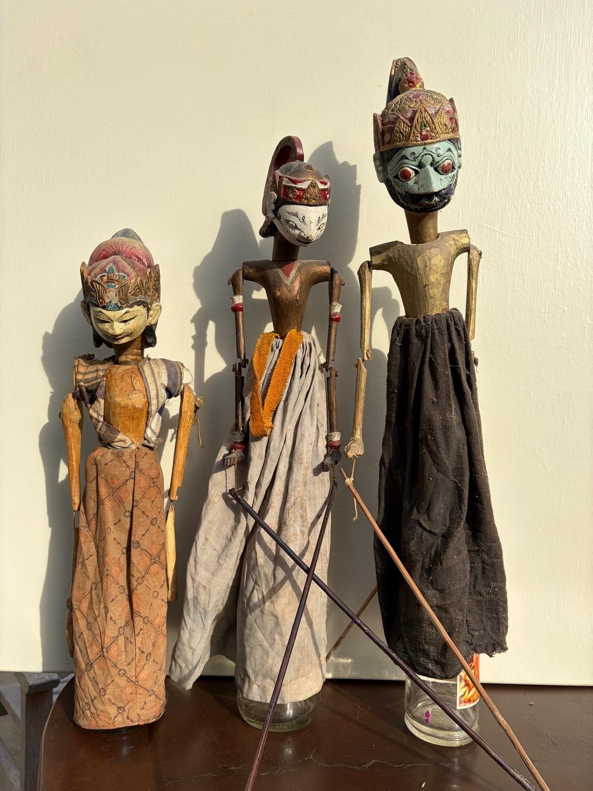 Drie antieke Wayang Golek poppen, 52 cm hoog, Ophalen of Verzenden