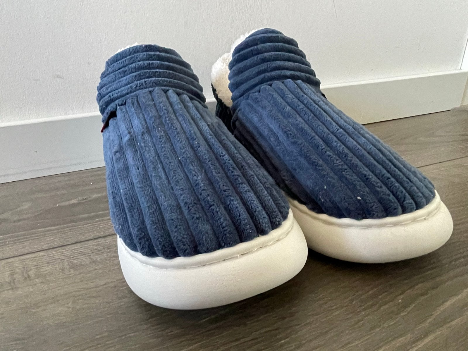 Comfortabele blauwe pantoffels - maat 42-43, Ophalen, Zo goed als nieuw, Blauw, Pantoffels of Sloffen