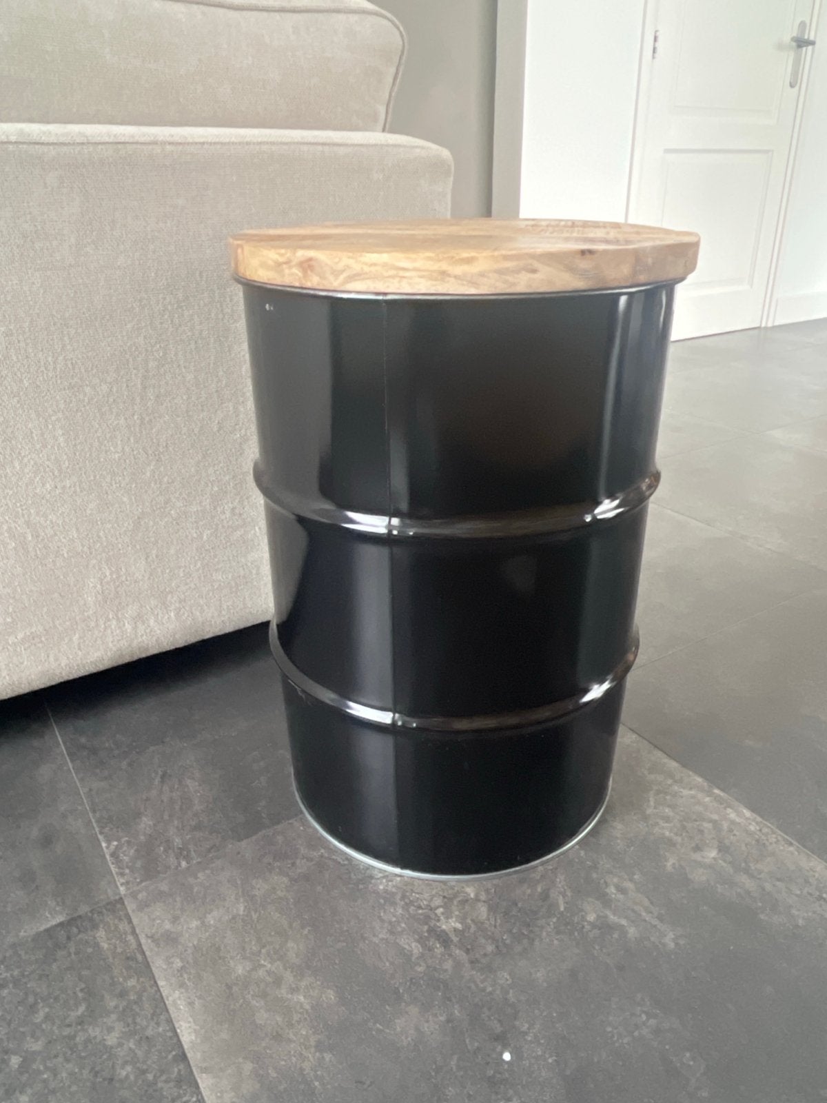 Zwart metalen bijzettafel met houten blad, Minder dan 55 cm, Rond, Zo goed als nieuw, Hout