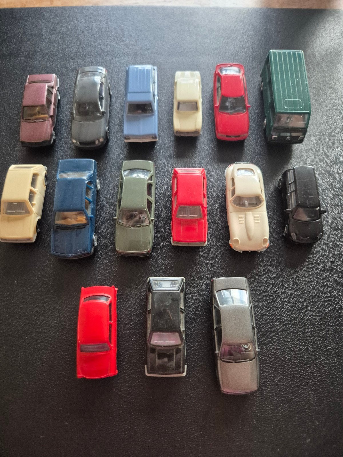 kerstdorp modelbouw auto's ho per stuk €2 kersthuisjes, Ophalen of Verzenden, Zo goed als nieuw, Auto