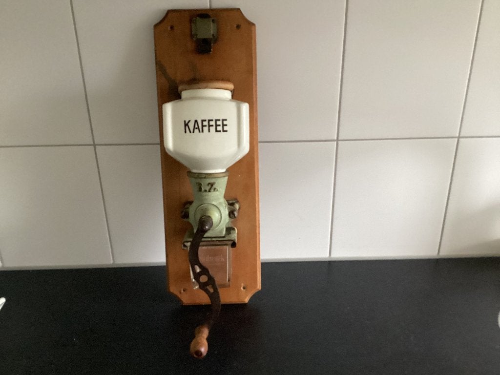 Wandkoffiemolen jaren 50, Ophalen