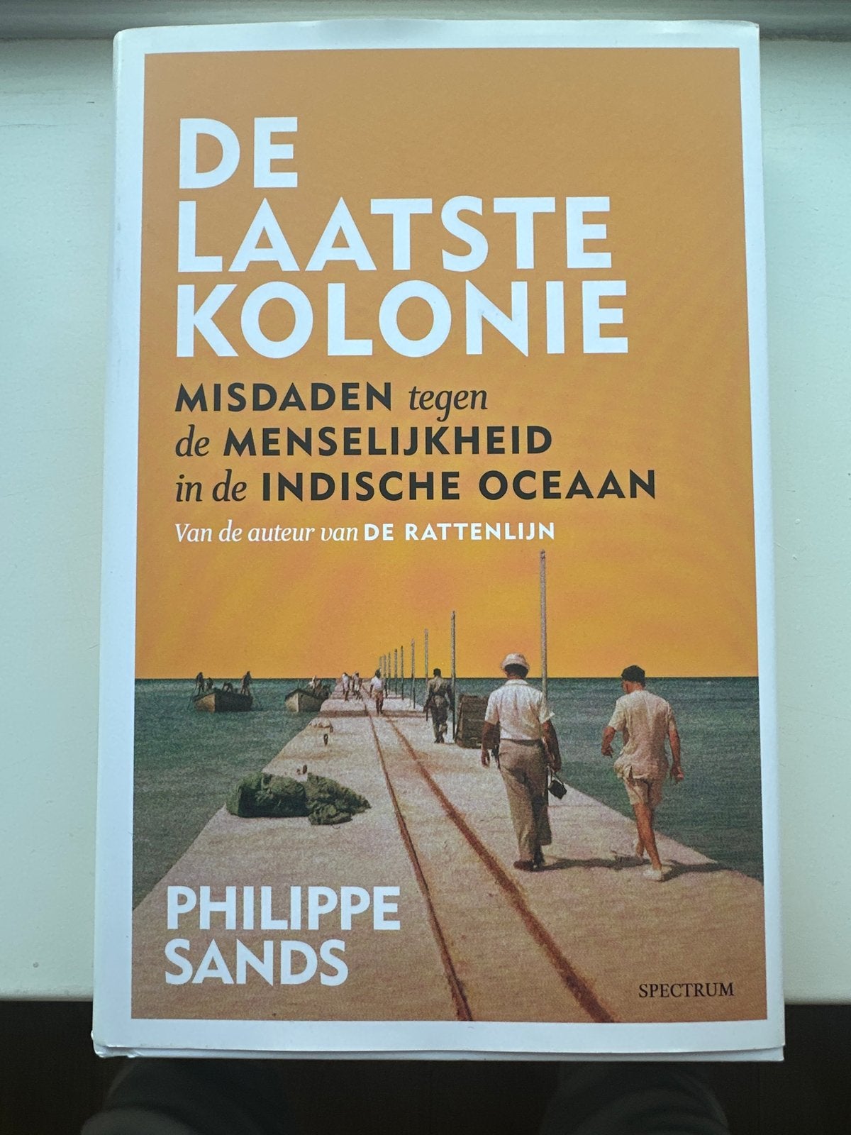 De Laatste Kolonie - Philippe Sands (Misdaden Menselijkheid), Boeken, Ophalen of Verzenden, 20e eeuw of later, Zo goed als nieuw