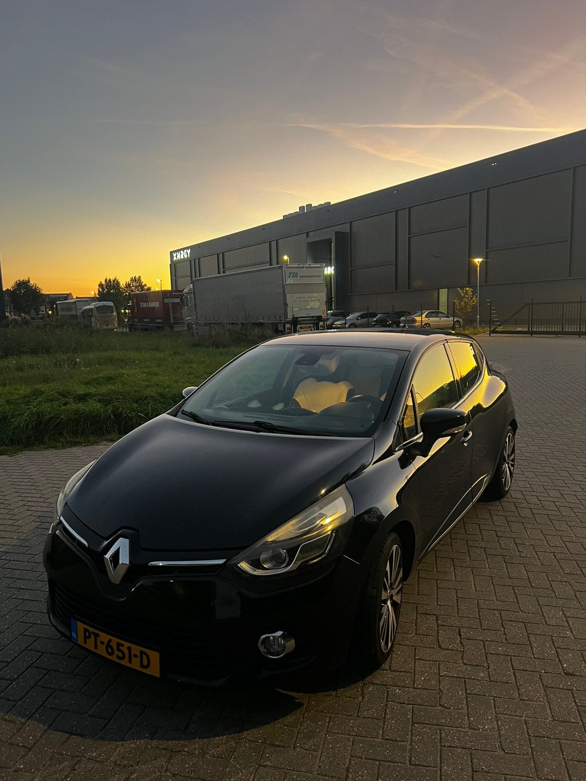 Renault clio initiale paris /120pk/automaat/garantie✅, Automaat, Achterwielaandrijving, 580 kg, Leder