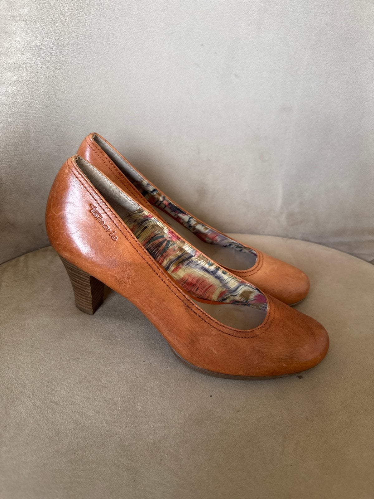 Tamaris bruine pumps met hak maat 39, Ophalen of Verzenden, Gedragen, Bruin, Pumps