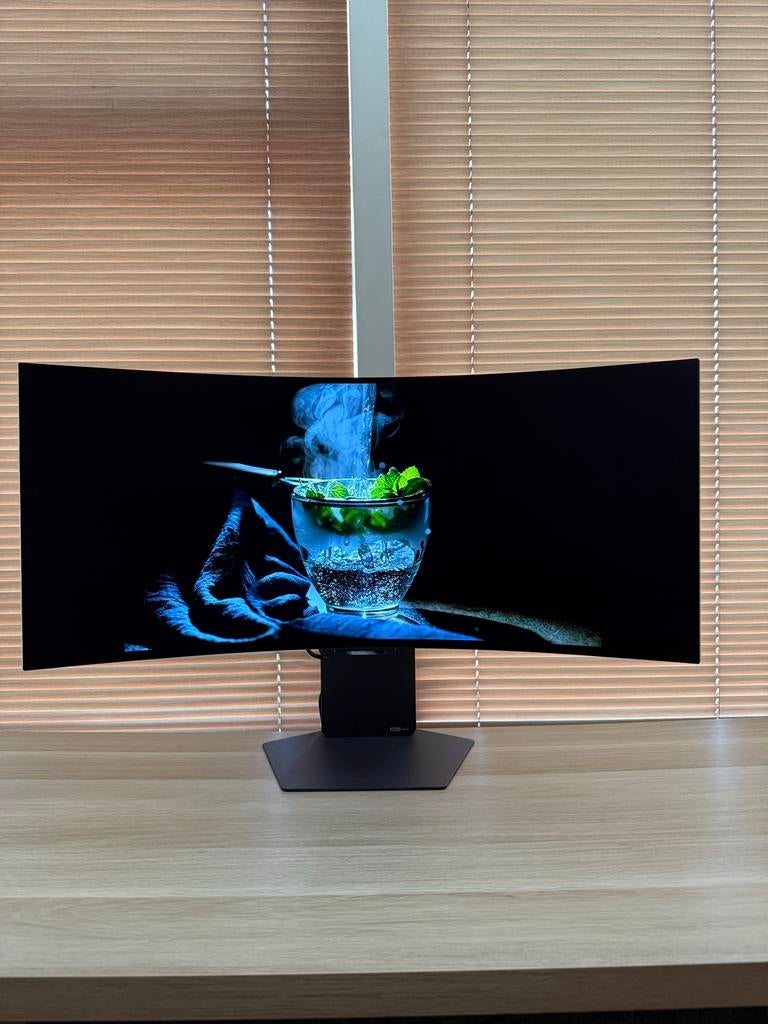 LG UltraGear OLED Curved Monitor - 5 mnd oud, Curved, Minder dan 1 ms, Zo goed als nieuw, Quad HD (2K)