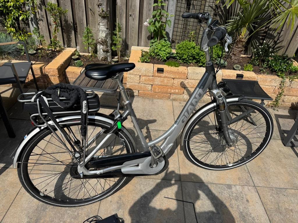 Giant Ease E elektrische fiets + fietstas + ketting bij slot, Fietsen en Brommers, Ophalen, Zo goed als nieuw, Overige merken