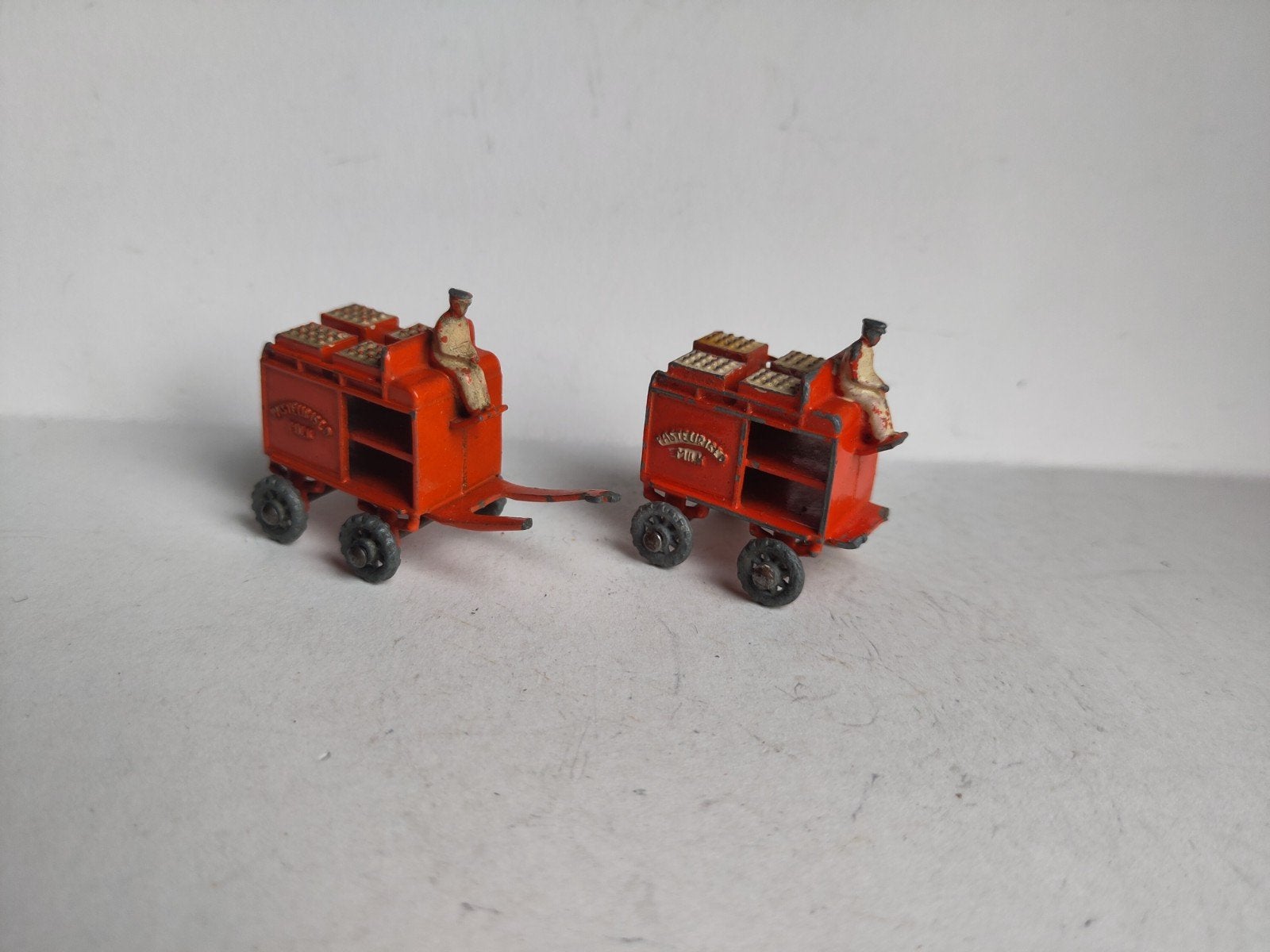 2x Lesney Matchbox No. 7a Horse Drawn Milk Float, Ophalen of Verzenden, Gebruikt, Auto