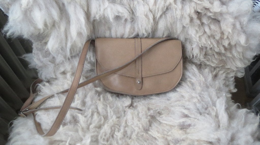 Keecie leren tas, kleur moss used look, move mountains, Verzenden, Gebruikt, Bruin, Schoudertasje