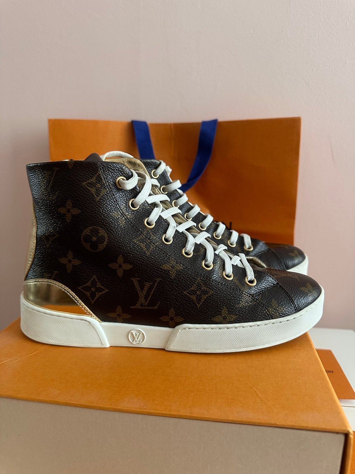 Louis Vuitton Sneakers - Origineel met alle etiketten + bon, Kleding | Dames, Schoenen, Ophalen, Zo goed als nieuw, Bruin, Sneakers of Gympen