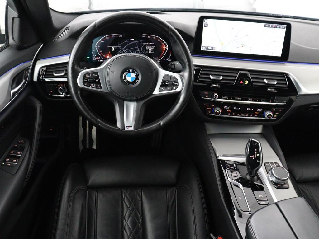 BMW 5-serie 530d M Sport | Schuifdak | Head-Up | Nappaleder, Auto's, BMW, Automaat, Achterwielaandrijving, Gebruikt, 2000 kg