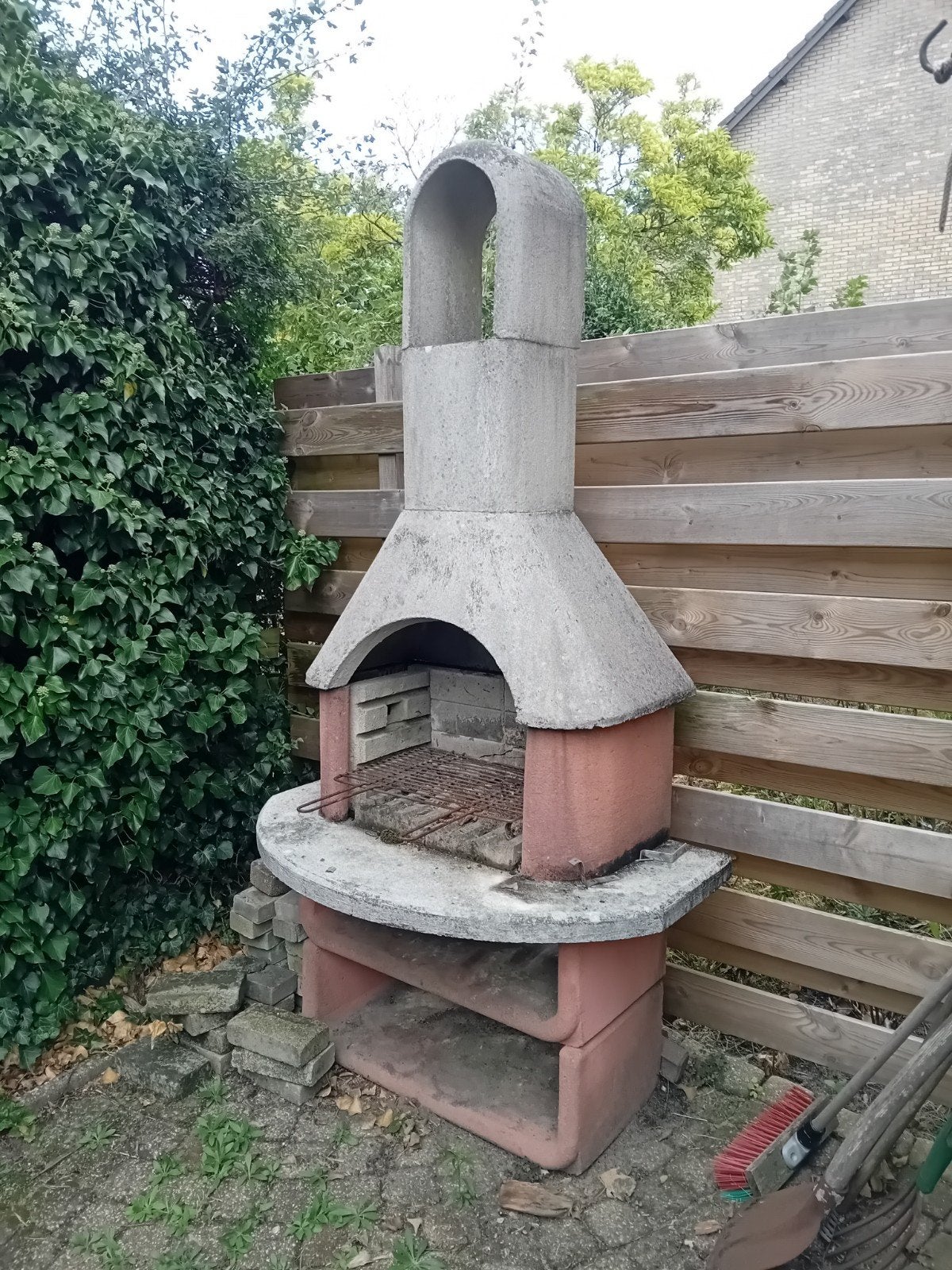 Betonnen buitenhaard/BBQ, Ophalen, Gebruikt, Onbekend