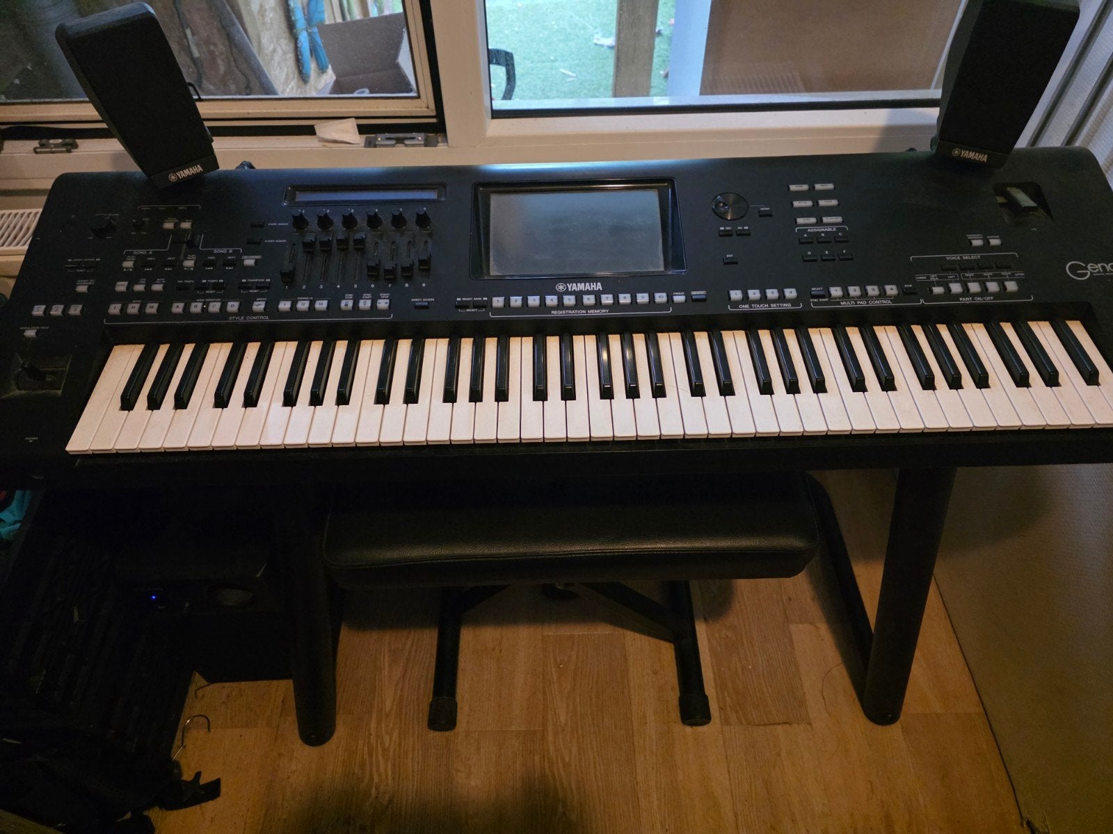 Yamaha Genos Workstation Keyboard met accessoires, Muziek en Instrumenten, Ophalen, Yamaha, Zo goed als nieuw, Met standaard