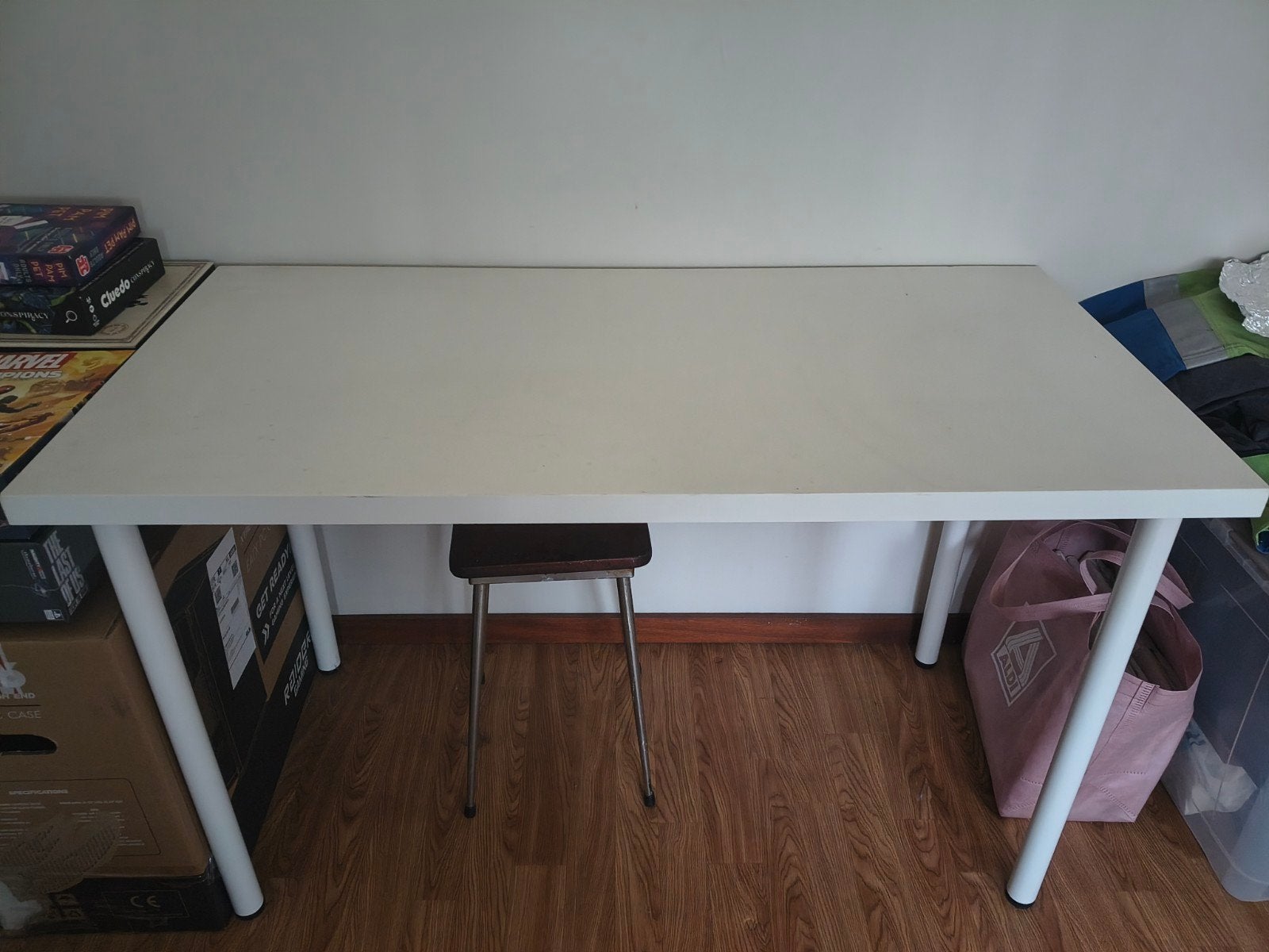 Witte rechthoekige tafel met metalen poten, Huis en Inrichting, Ophalen, Gebruikt, 100 tot 150 cm, Modern, Functioneel