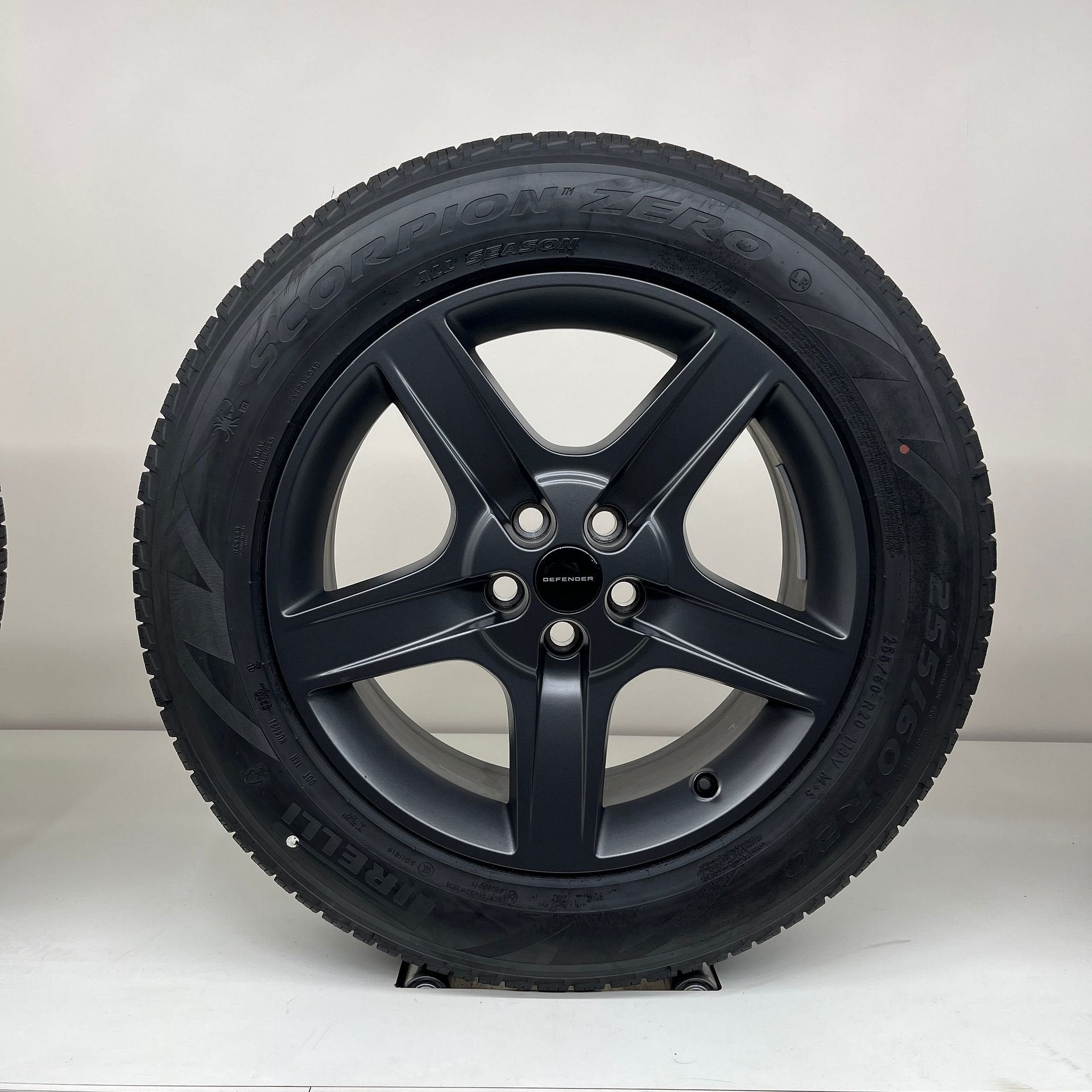 Land Rover Defender - 20 inch - zomerbanden, Gebruikt, 255 mm, Banden en Velgen, Ophalen of Verzenden