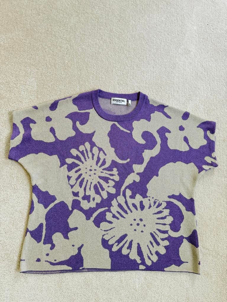 Essentiel Antwerp Gebreide Set: Top & Broek met Bloemenprint, Kostuum of Pak, Paars, Maat 42/44 (L), Ophalen of Verzenden