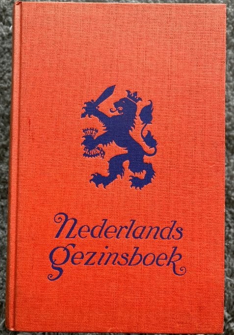 Nederlands gezinsboek *, Ophalen of Verzenden, Gelezen, Div. auteurs, Nederland