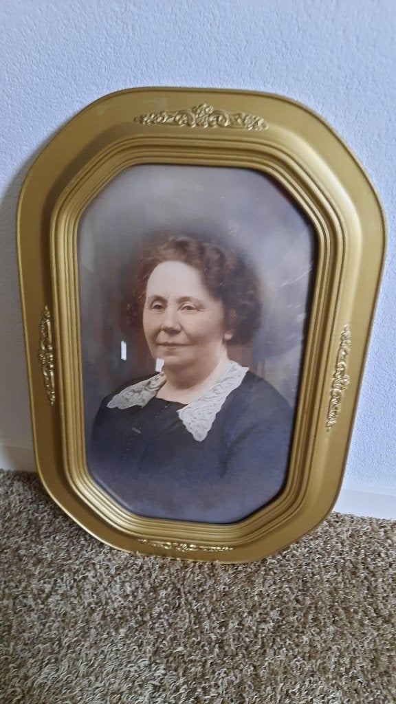 Antieke fotolijst met bol glas, Ophalen