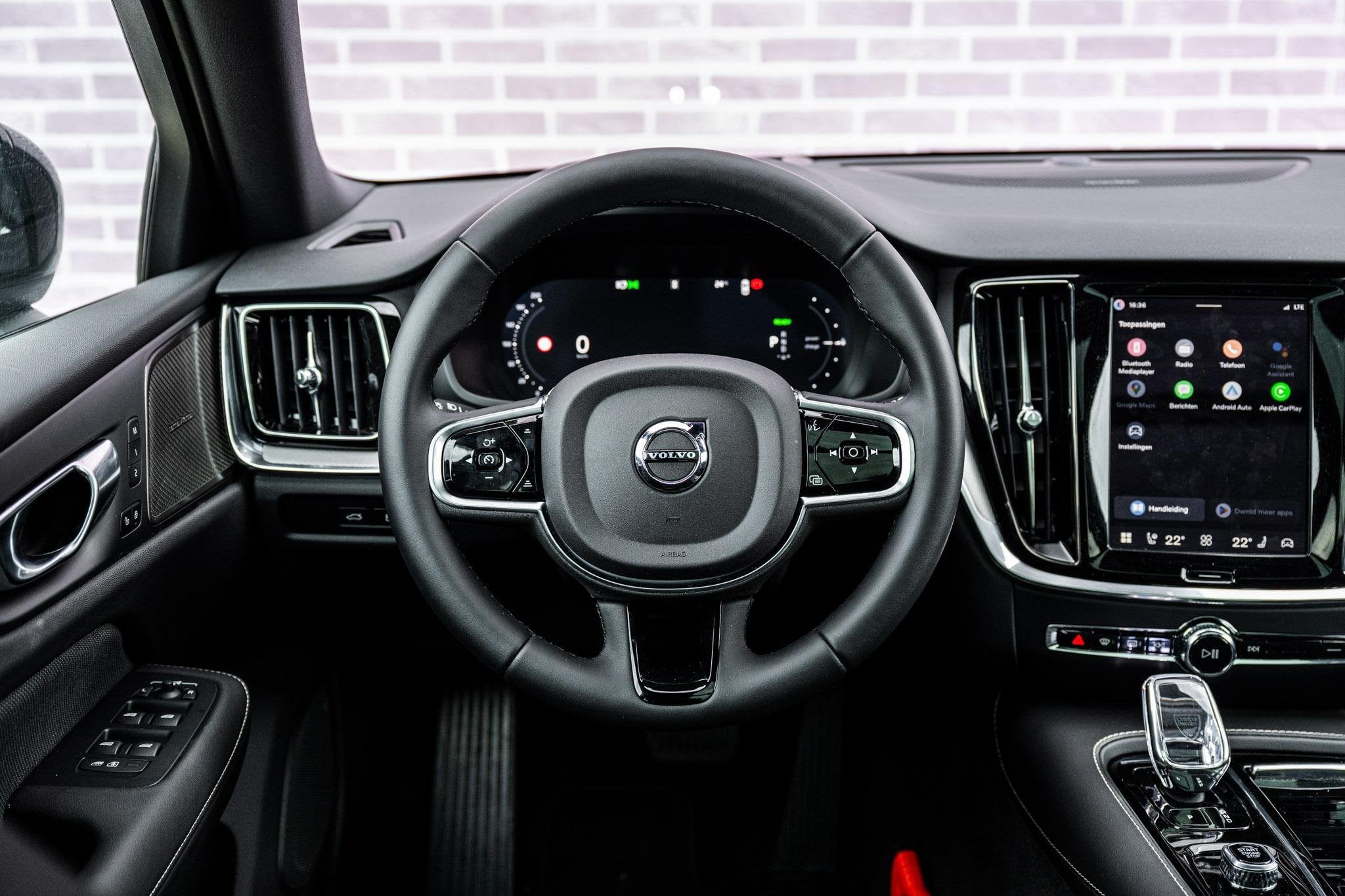 Volvo V60 2.0 T8 Plug-in hybrid AWD Plus Dark 455 PK | Panor, 12 maanden, Stof, Gebruikt, Euro 6