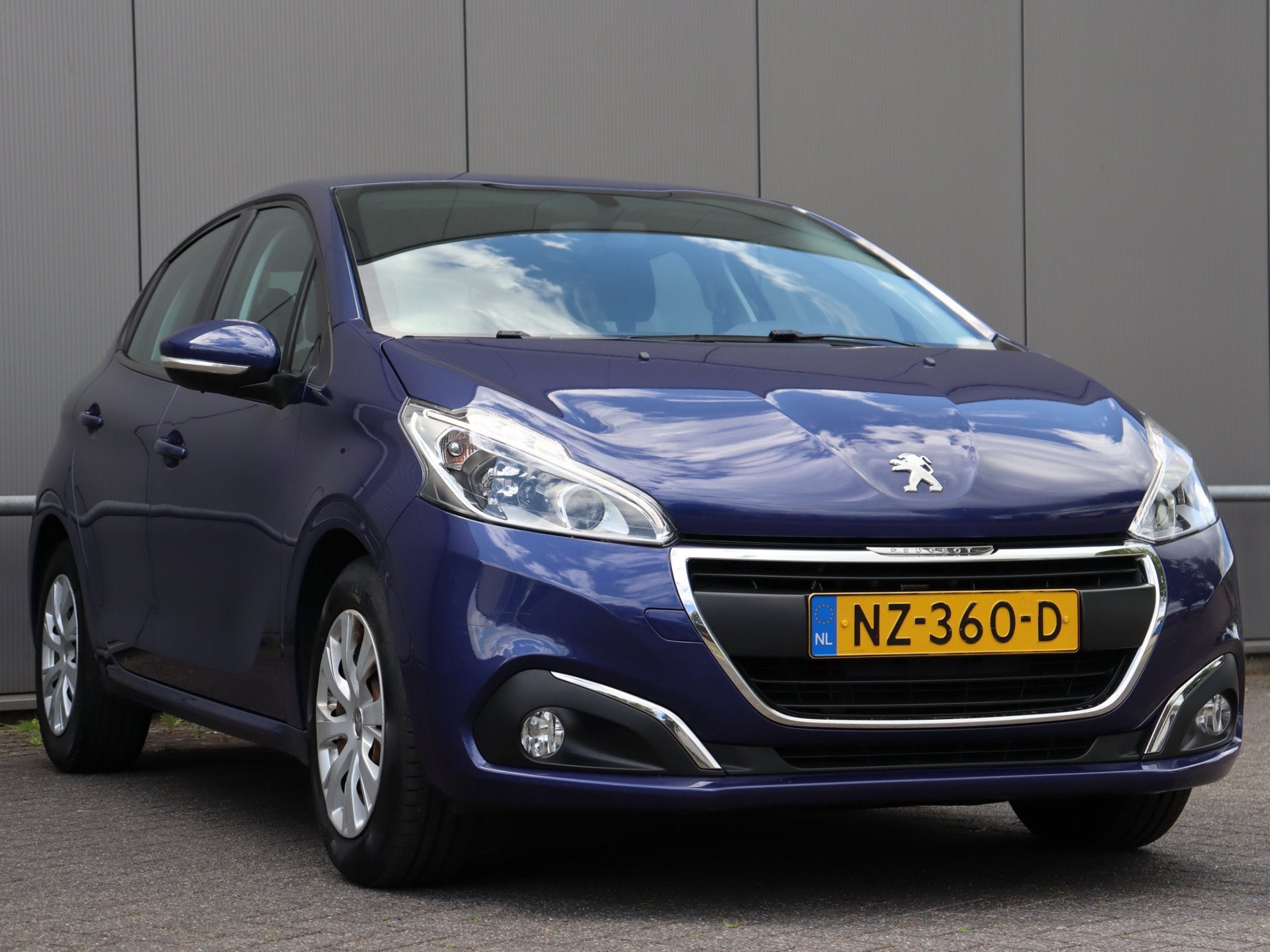 Foto 6 van Peugeot 208 1.2 PureTech Blue Lion navi LM carplay org NL