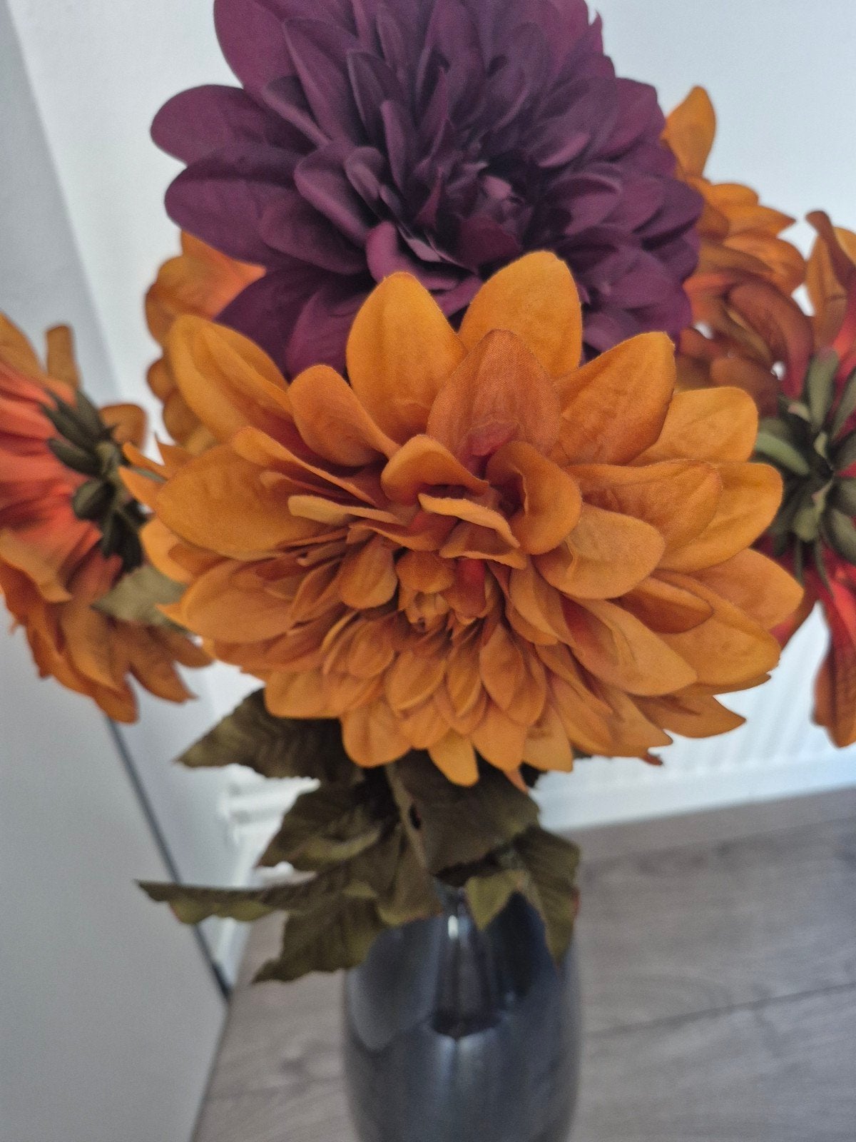 Grote glazen vaas met kunstbloemen (dahlia's), Ophalen, Bruin, Geschikt voor droogbloemen, Glas