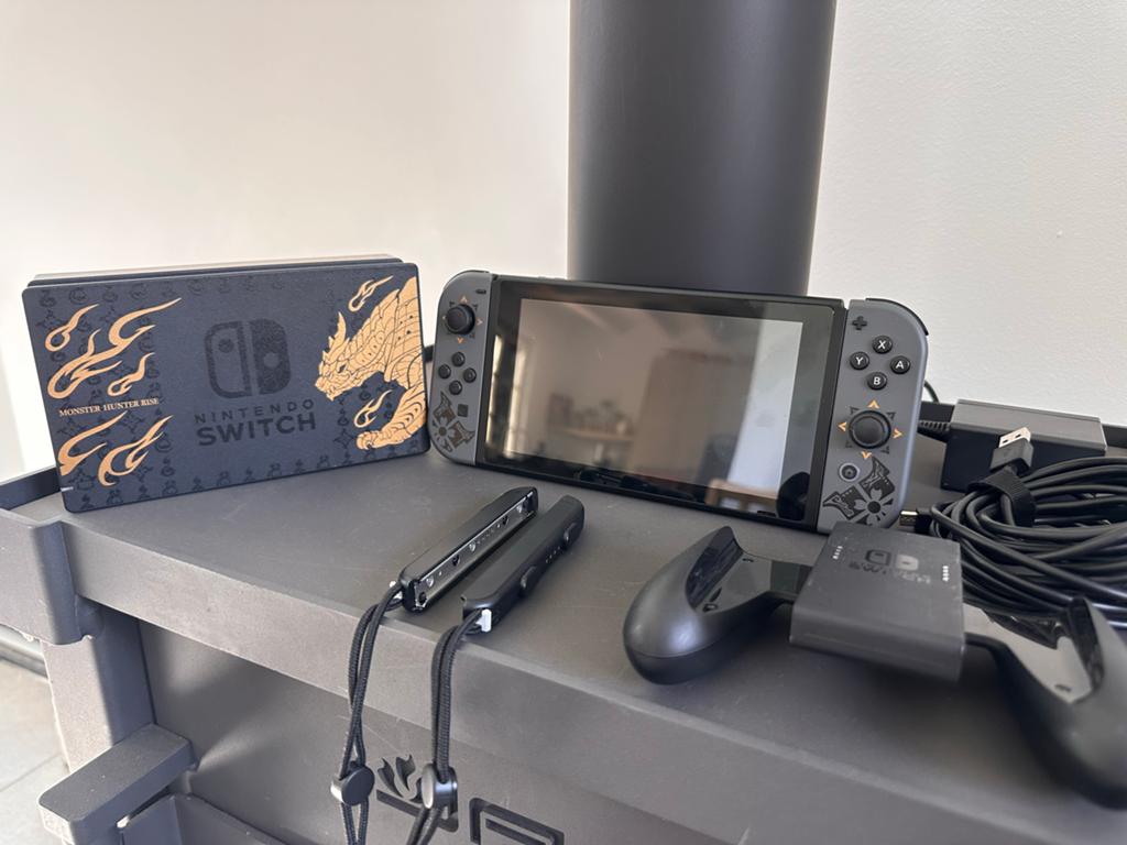 Nintendo Switch V2 Monster Hunter Rise Special Edition, Ophalen of Verzenden, Zo goed als nieuw, Met 2 controllers, Switch 2019 Upgrade
