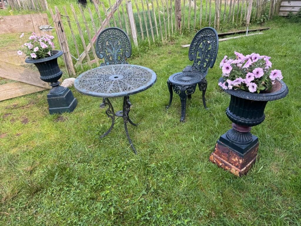 Vintage Gietijzeren Bistroset met Stoelen, Tafel & Tuinvazen, Tuin en Terras, Tuinsets en Loungesets, 2 zitplaatsen, Overige materialen