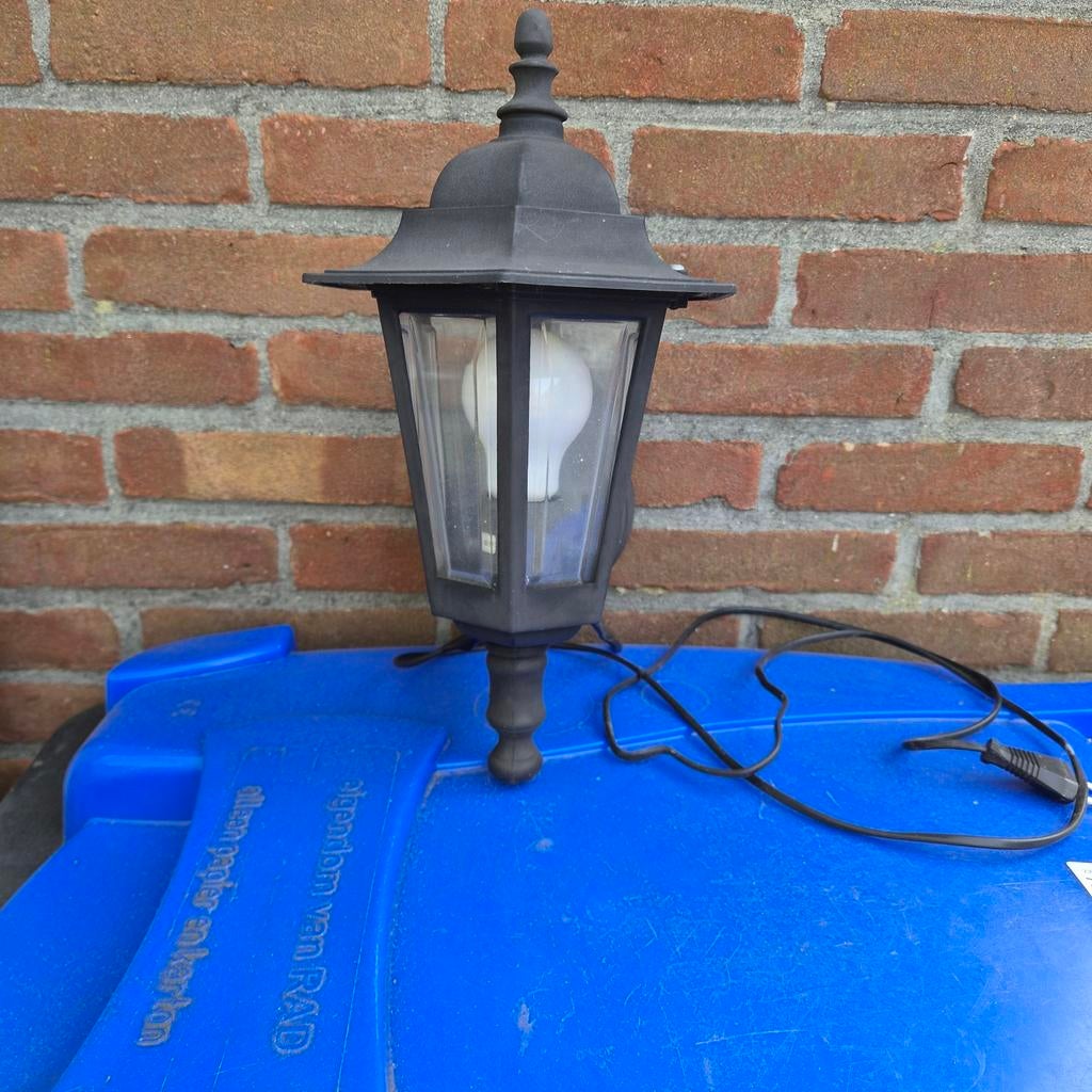 Klassieke zwarte buitenlamp - wandlamp, Tuin en Terras, Ophalen, Kunststof, Gebruikt, Minder dan 50 watt