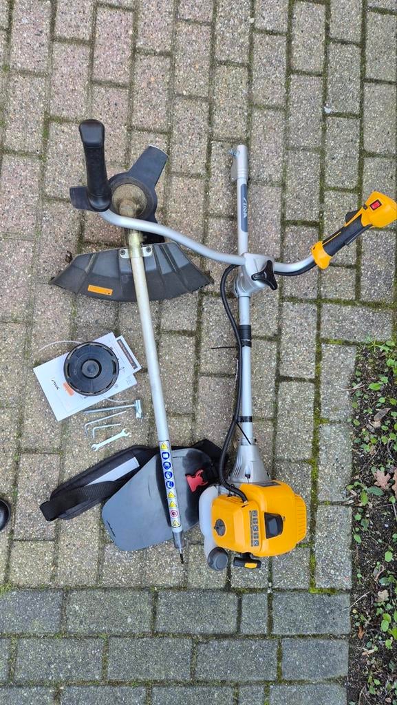 Zo goed als nieuwe Stiga Bosmaaier BC 330 ab, 2 takt, Tuin en Terras, Bosmaaiers, Ophalen, Zo goed als nieuw, Benzine, Stiga BC 330 bc