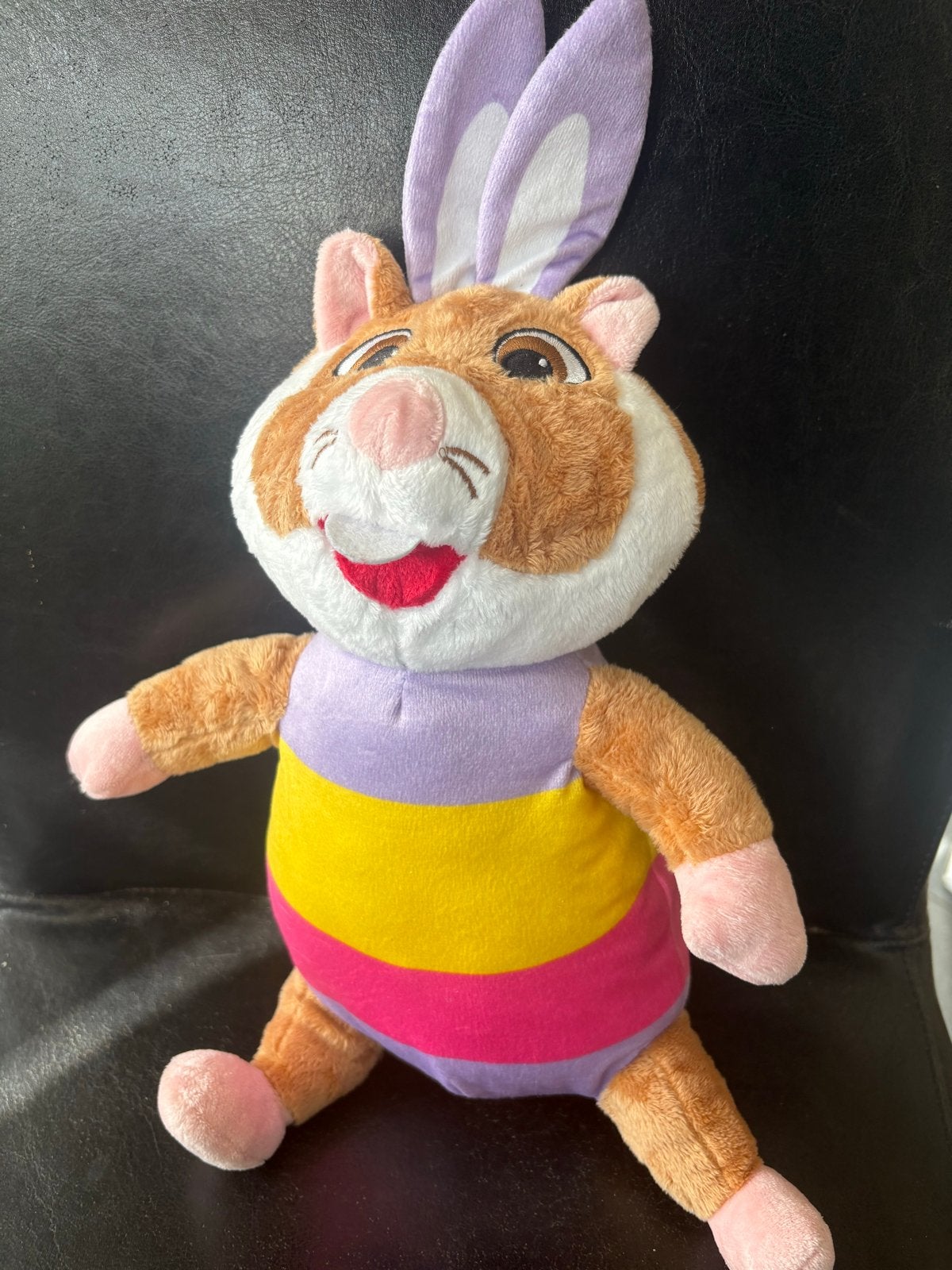 Leuke knuffel konijn met kleurrijke trui, Gebruikt, Konijn, Ophalen of Verzenden, Middelgroot (20 tot 80 cm)