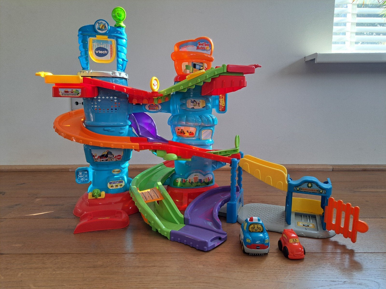 VTech Toet Toet Auto's Politietoren met 2 auto's, Kinderen en Baby's, Ophalen, Gebruikt, 2 tot 4 jaar