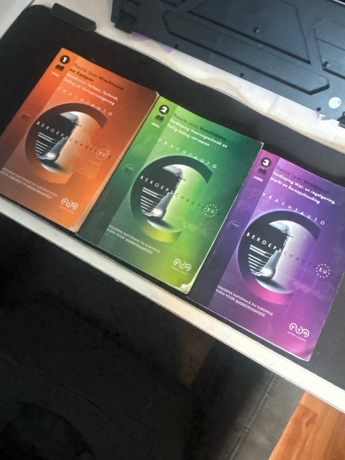 Theorie leren vrachtauto boeken set (3 delen), Ophalen of Verzenden, Zo goed als nieuw, MBO