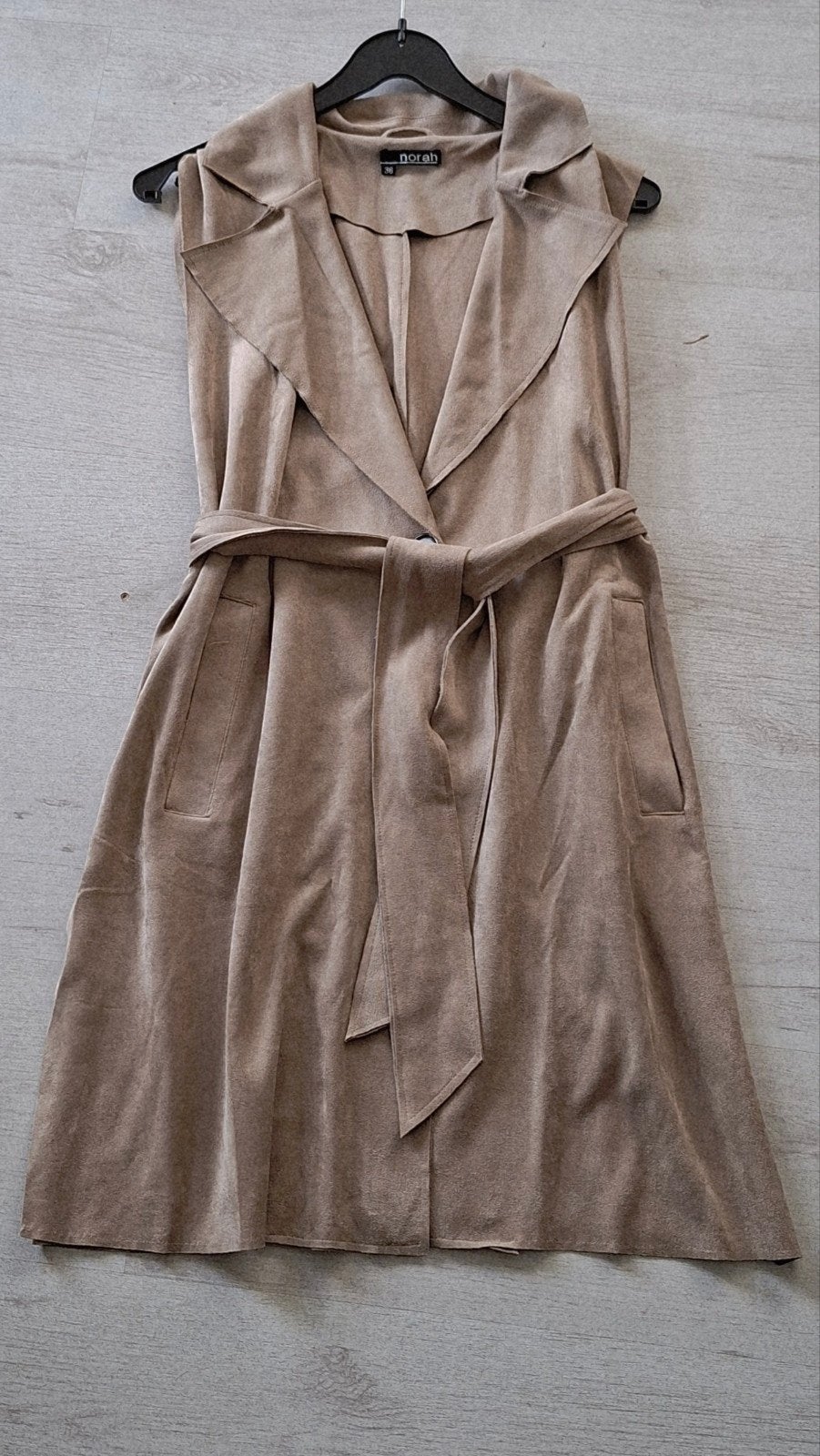 Norah suède look  lang gilet, Beige, Maat 42/44 (L), Nieuw, Ophalen of Verzenden