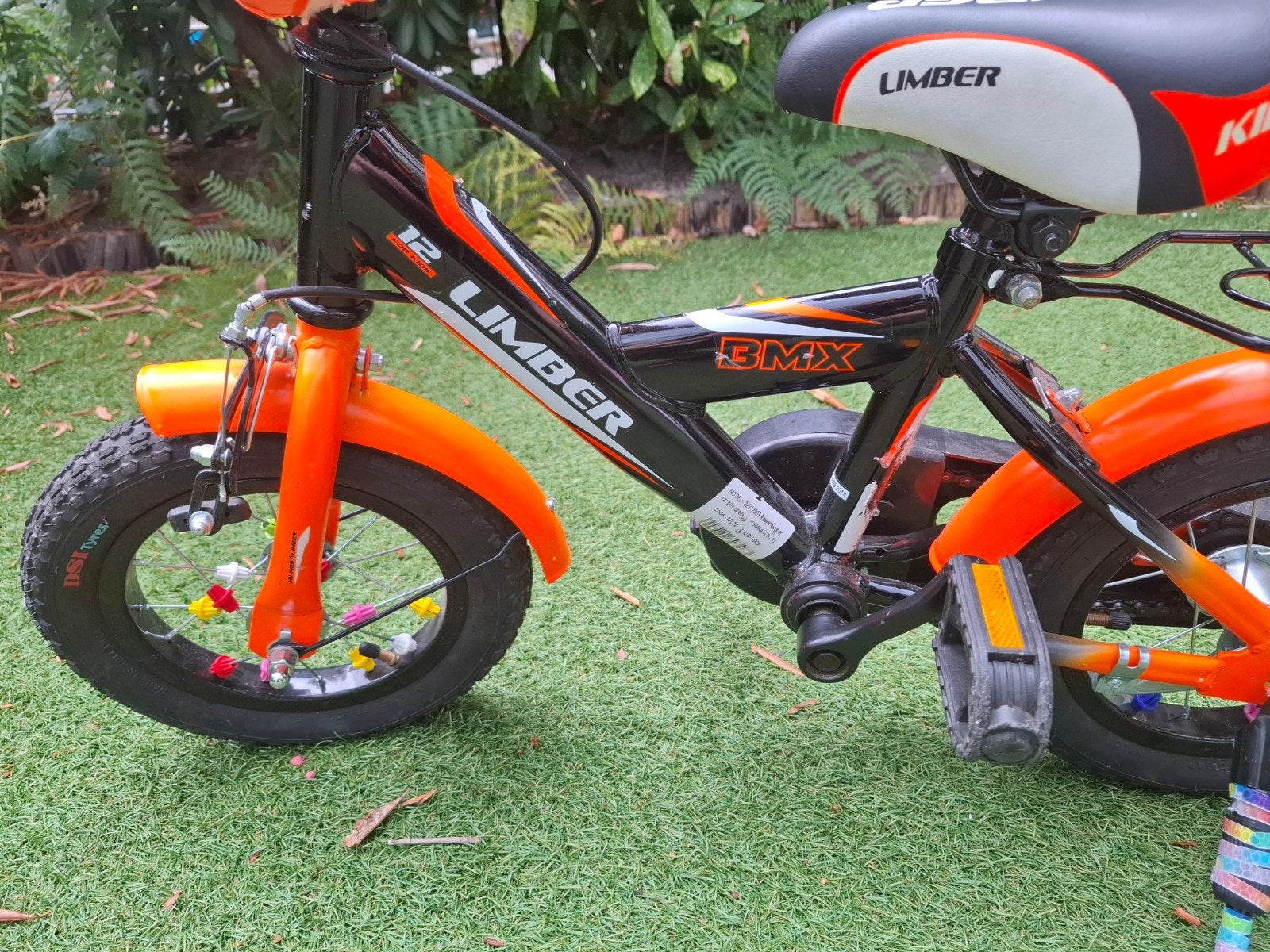 Limber BMX Kinderfiets 12 inch met zijwieltjes, Fietsen en Brommers, Ophalen, Zijwieltjes, Gebruikt, Velgrem