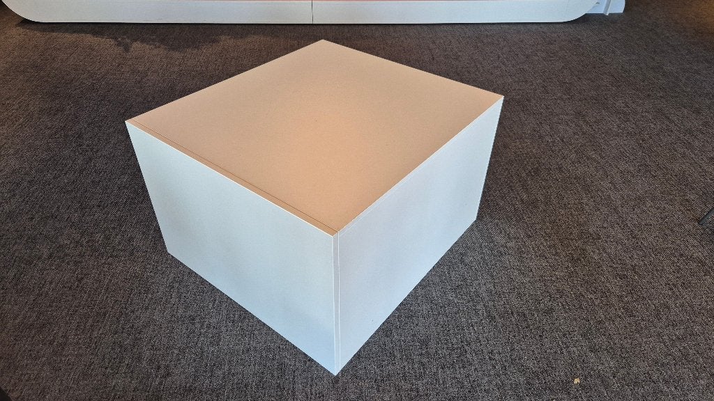 Witte presentatieblokken / display sokkels - 2 stuks, Ophalen, Gebruikt