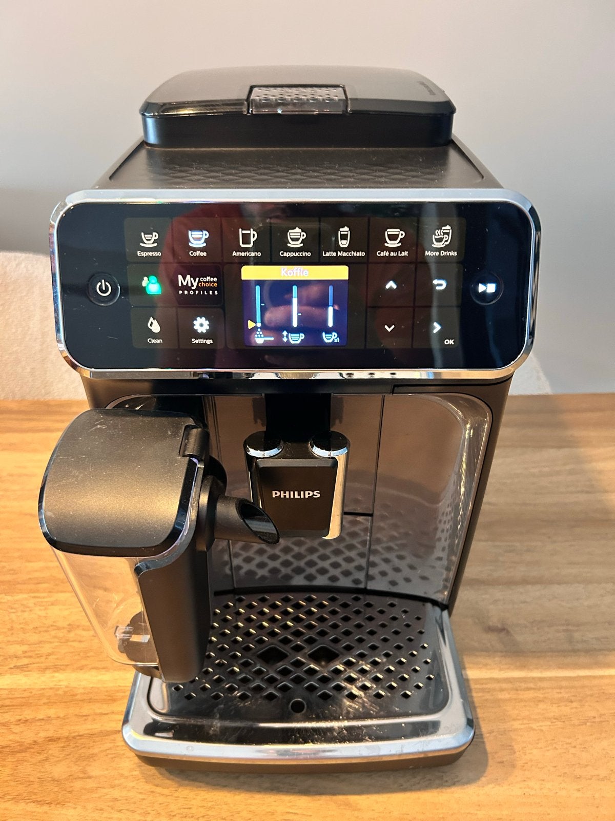 Philips Volautomatische Espressomachine - Zo goed als nieuw, Ophalen, Afneembaar waterreservoir, Espresso apparaat, Koffiebonen