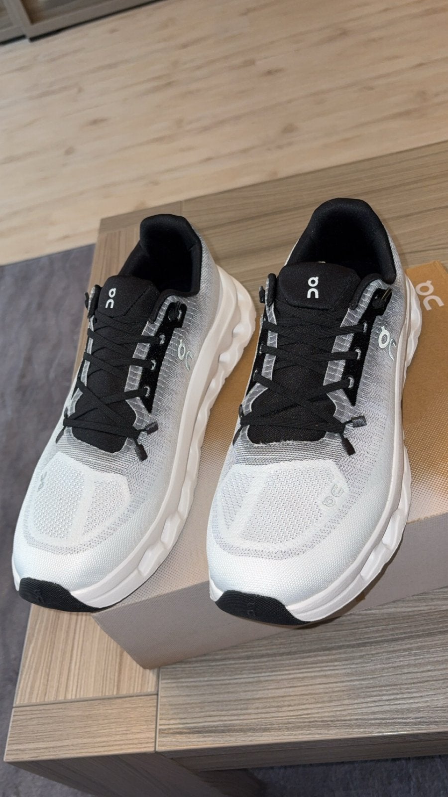 On Cloudflow hardloopschoenen - Nieuw in doos, Ophalen of Verzenden, Nieuw, Wit, Sneakers of Gympen