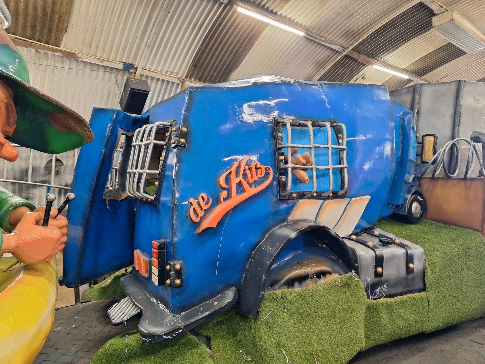 Politiebus / Vrachtwagen Carnavalswagen, Ophalen, Gebruikt, Versiering, Carnaval
