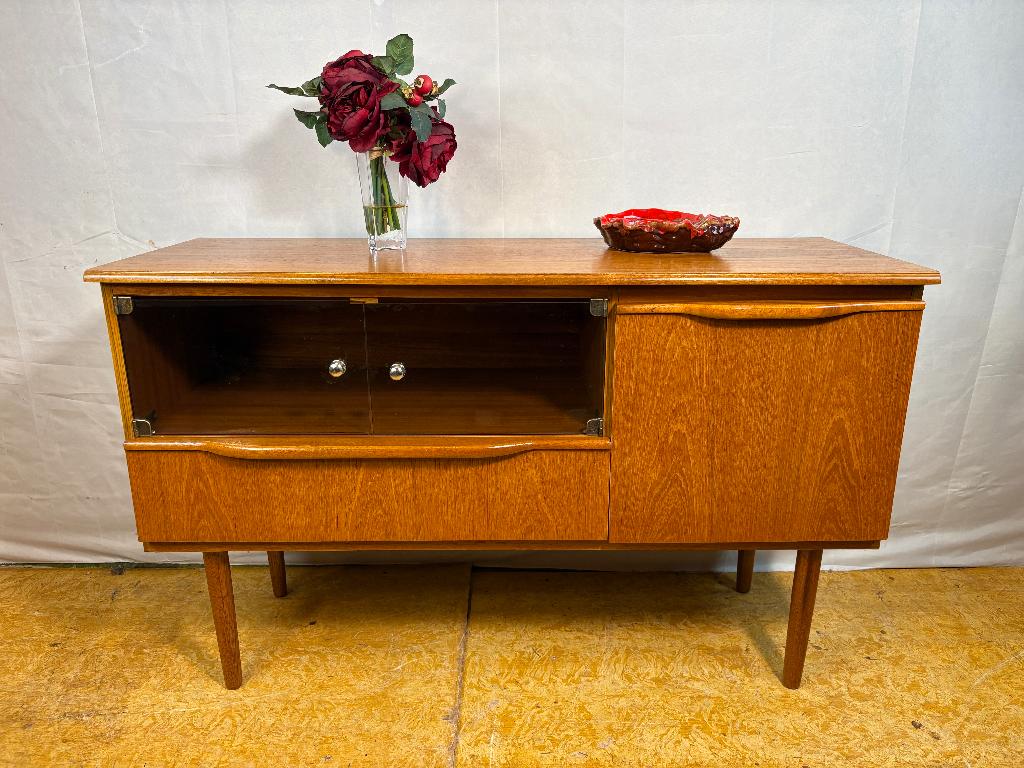 Gratis bezorging!MidCentury Retro Vintage Teak Dressoir 1970, Mid century retro vintage teak dressoir Deens Design 1960 Sakol