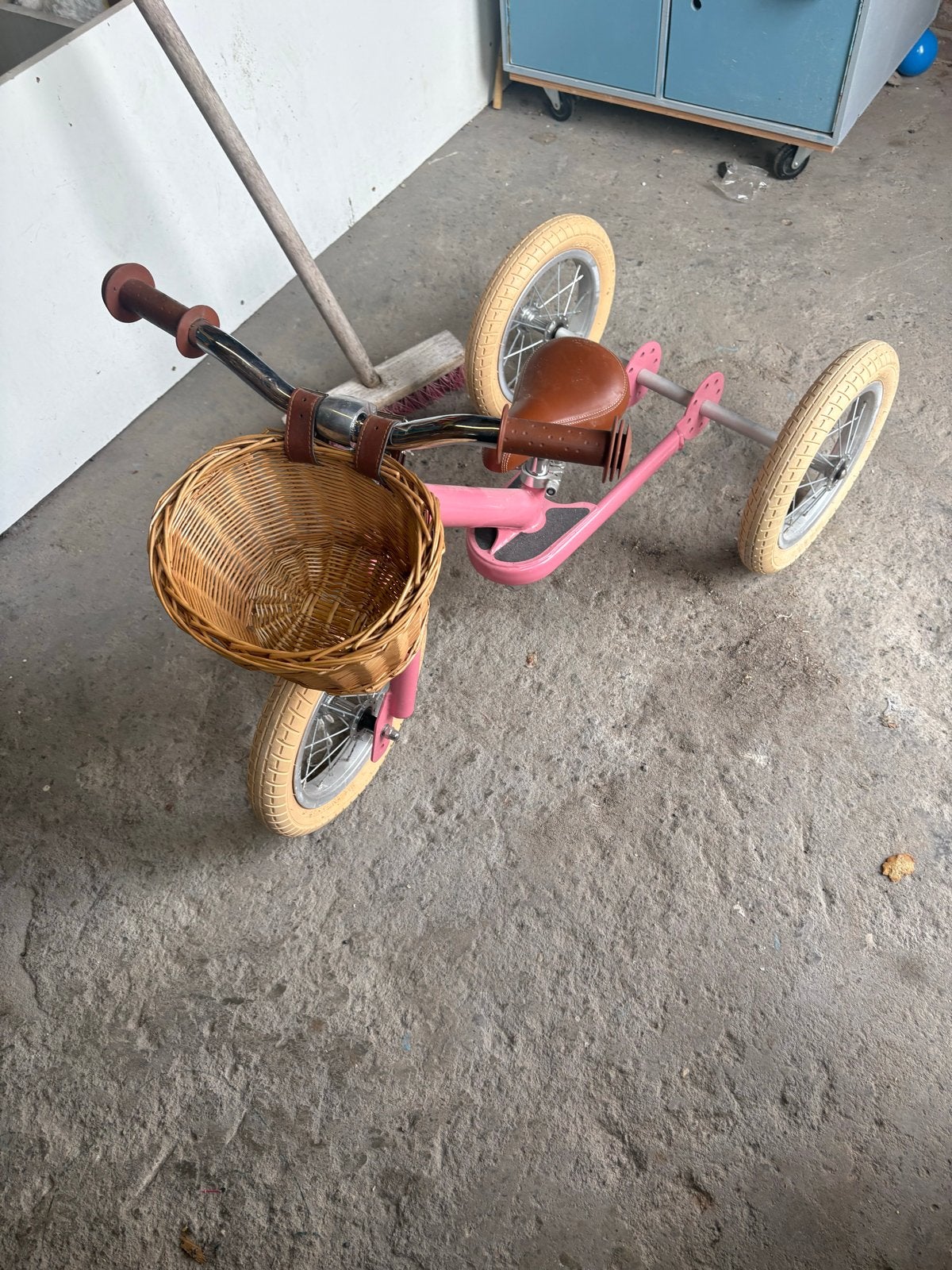 Roze Trybike Kinderdriewieler met Mandje, Ophalen, Gebruikt