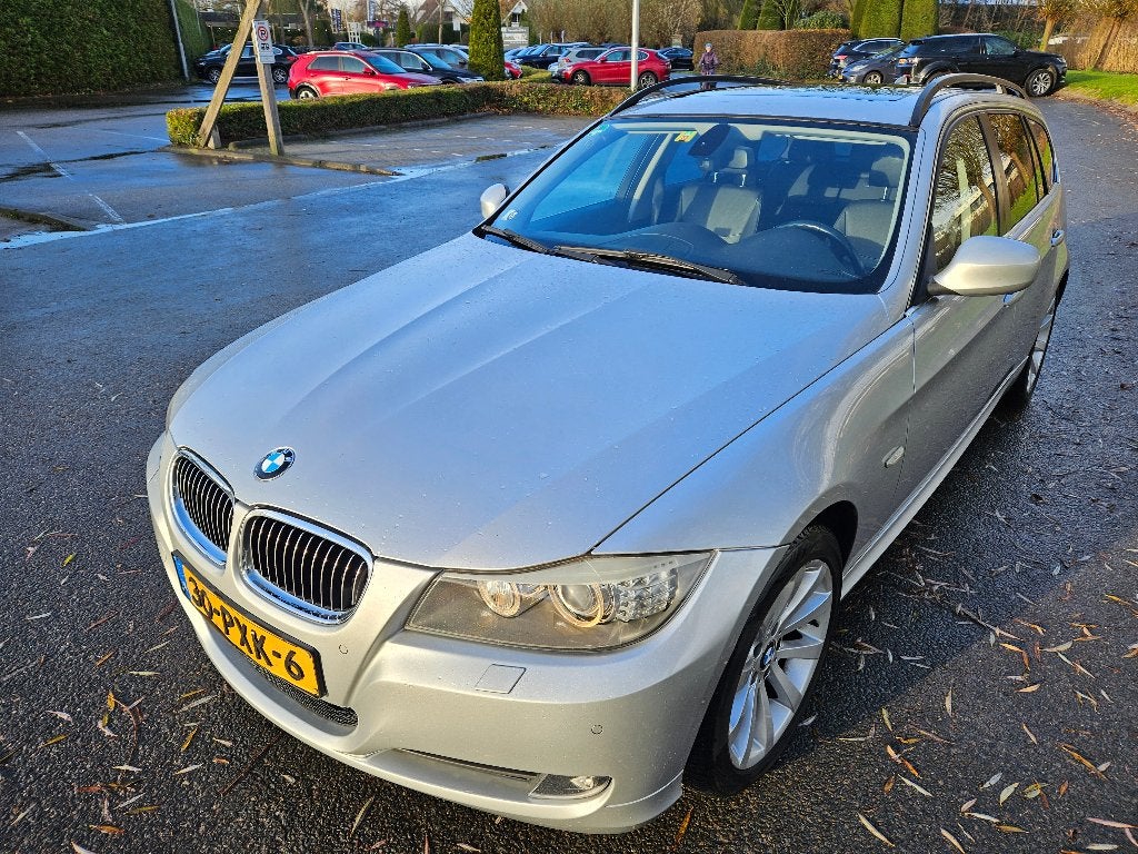 BMW 3-Serie 3.0 I 325 Xdrive Touring AUT 2010 Grijs, Automaat, Zwart, 2996 cc, Leder