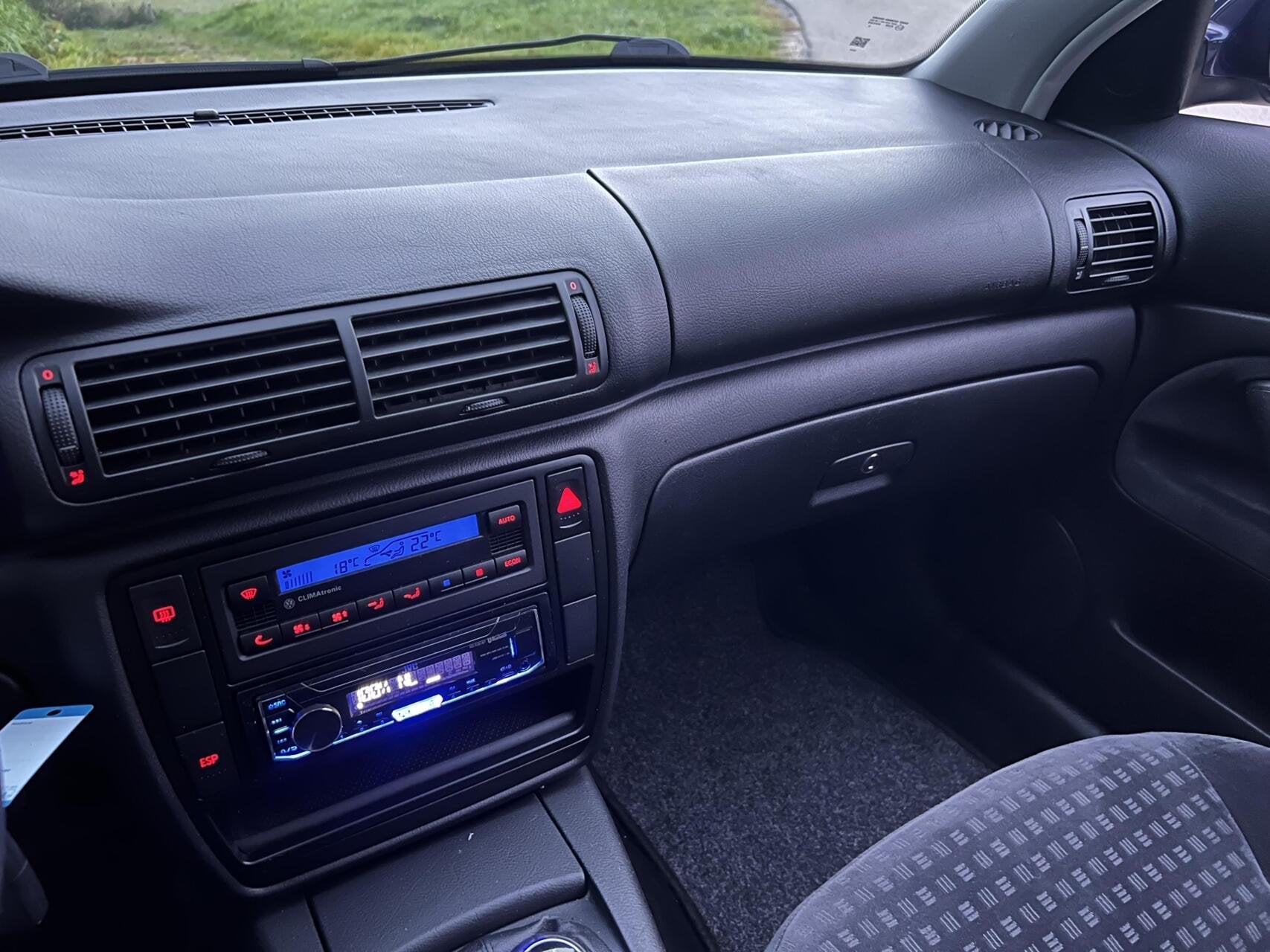 Volkswagen Passat 2.0 *YOUNGTIMER* Cruise, Clima, Bluetooth, foto 8