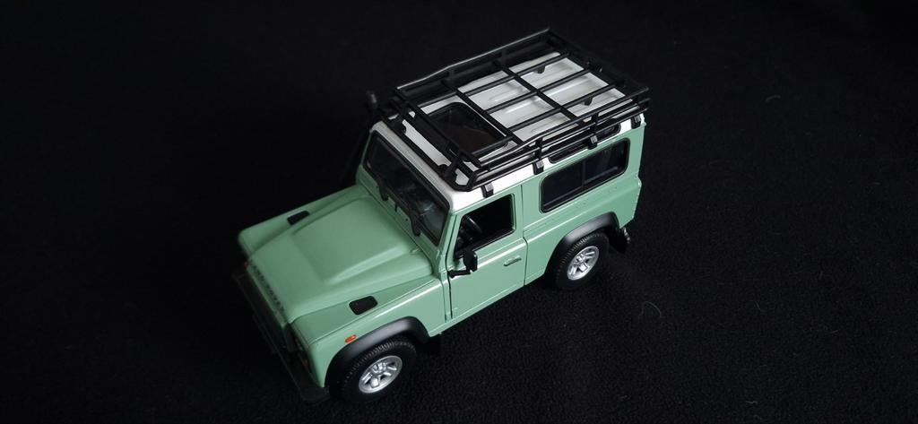 Set van 2 Land Rover Defender 90 schaalmodellen 1:24, Hobby en Vrije tijd, Modelauto's | 1:24, Zo goed als nieuw, Auto, Overige merken