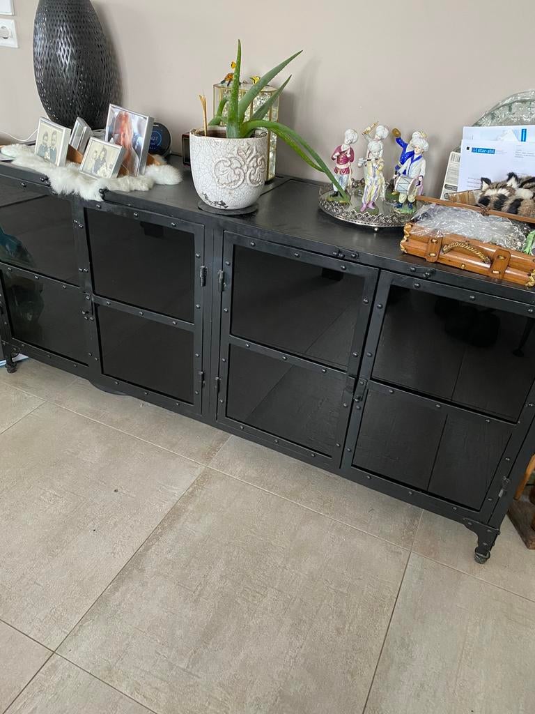 Zwart Metalen kast, Ophalen, Met deur(en), Zo goed als nieuw, Minder dan 150 cm